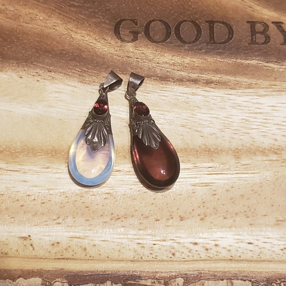 Garnet teardrop pendant. Set of 2
